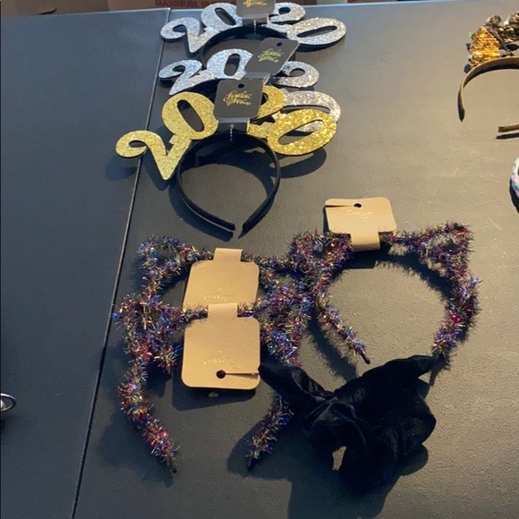 Accessories - Assortment of headpieces